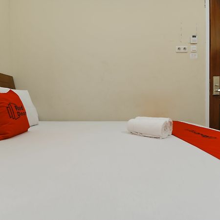 Hotel Reddoorz @ Kwitang Jakarta Exterior foto