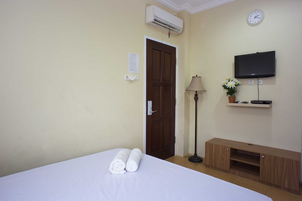 Hotel Reddoorz @ Kwitang Jakarta Exterior foto