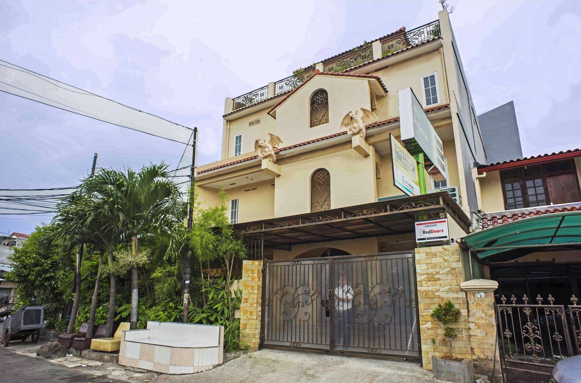 Hotel Reddoorz @ Kwitang Jakarta Exterior foto